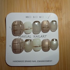 Gold and Cream Cat Eye Shorty Nail Set